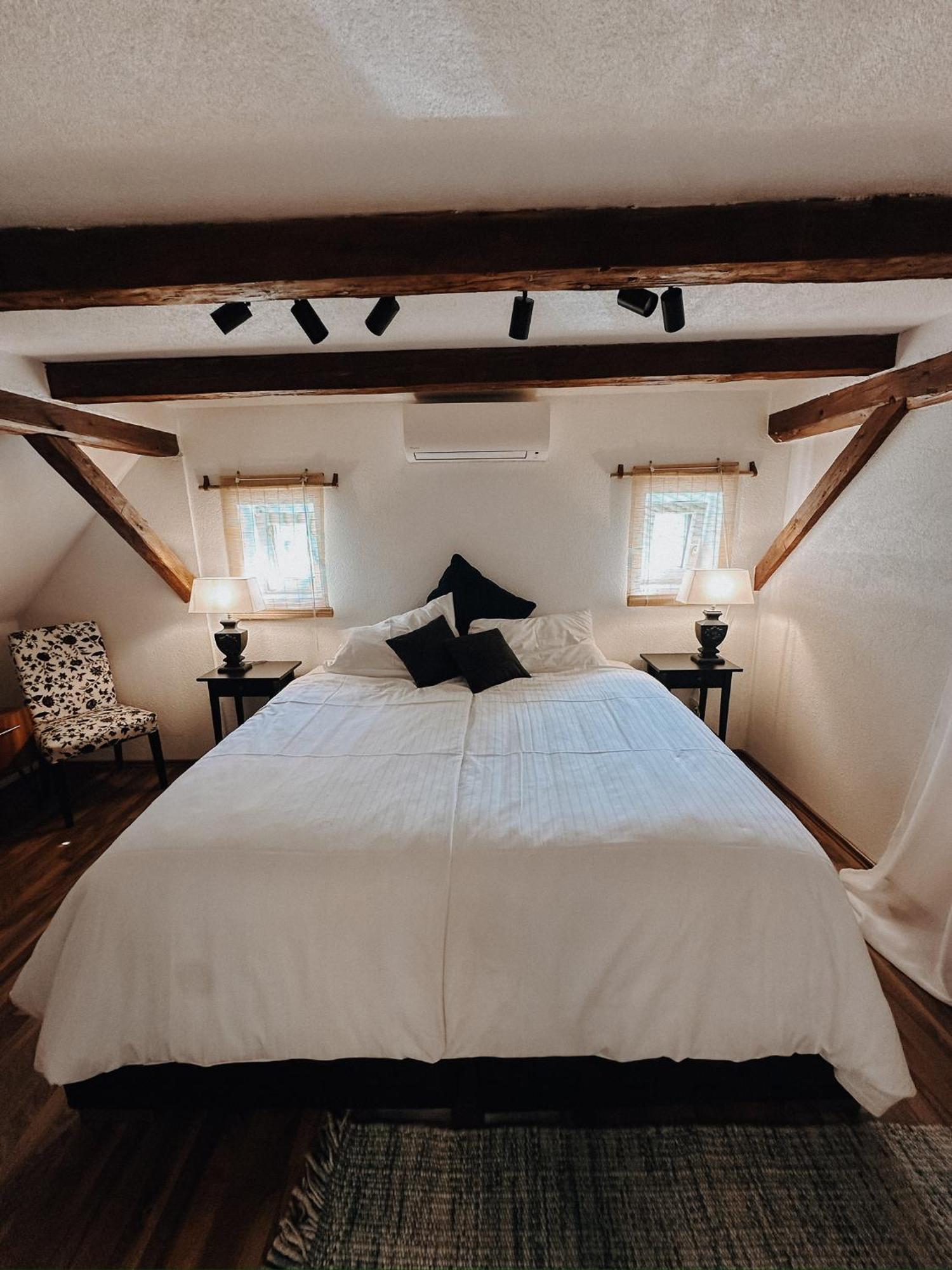 Weingut Holler Chalet Weingarten Spielfeld Bagian luar foto